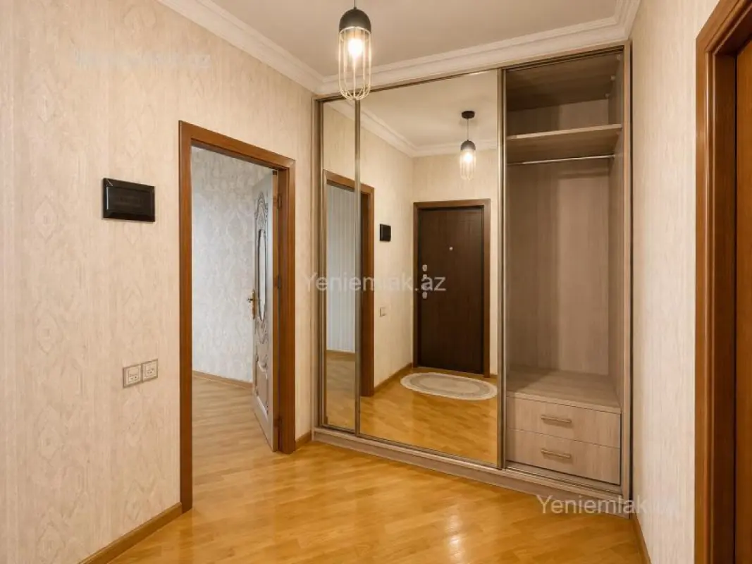 Satılır 2 otaqlı köhnə tikili 60 m²