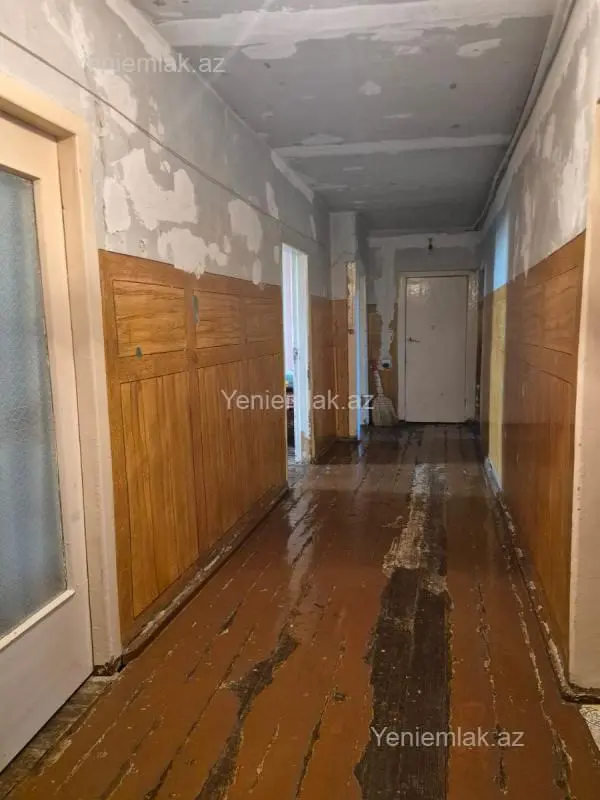Satılır 5 otaqlı köhnə tikili 130 m²