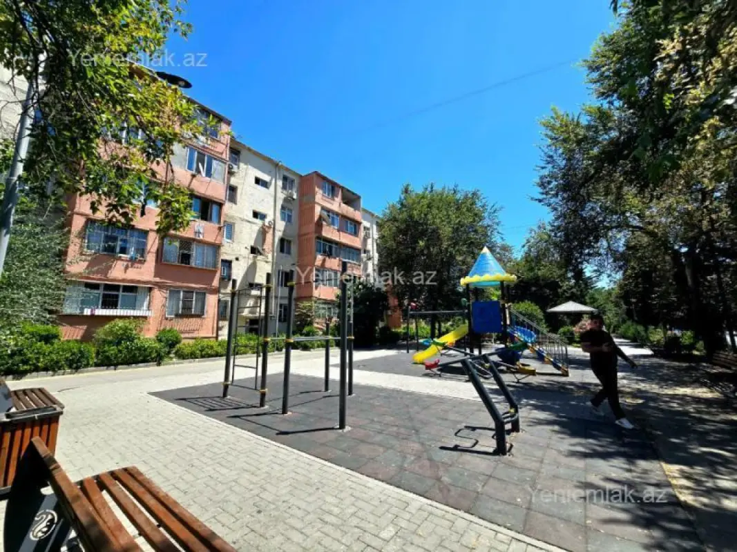 Satılır 4 otaqlı köhnə tikili 100 m²