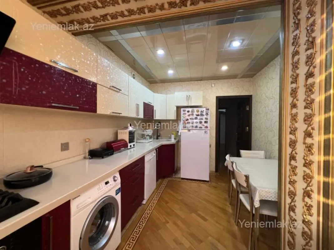 Satılır 4 otaqlı köhnə tikili 100 m²