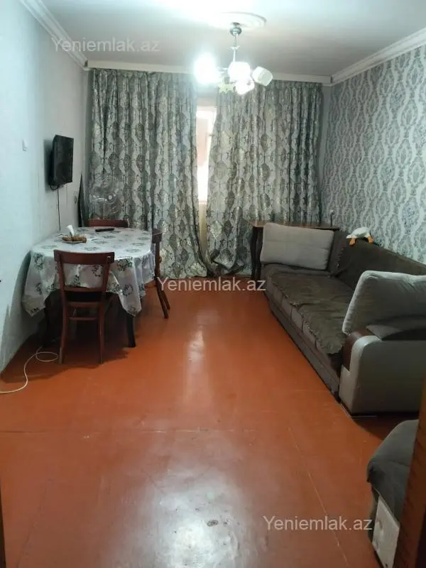 Satılır 2 otaqlı köhnə tikili 50 m²