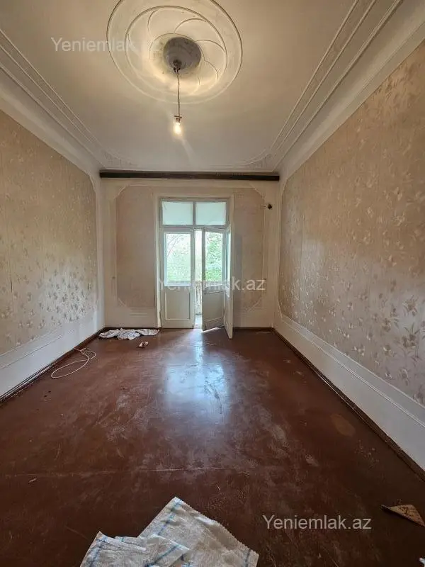 Satılır 2 otaqlı köhnə tikili 56 m²