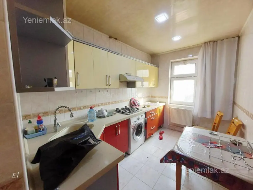 Satılır 3 otaqlı köhnə tikili 70 m²