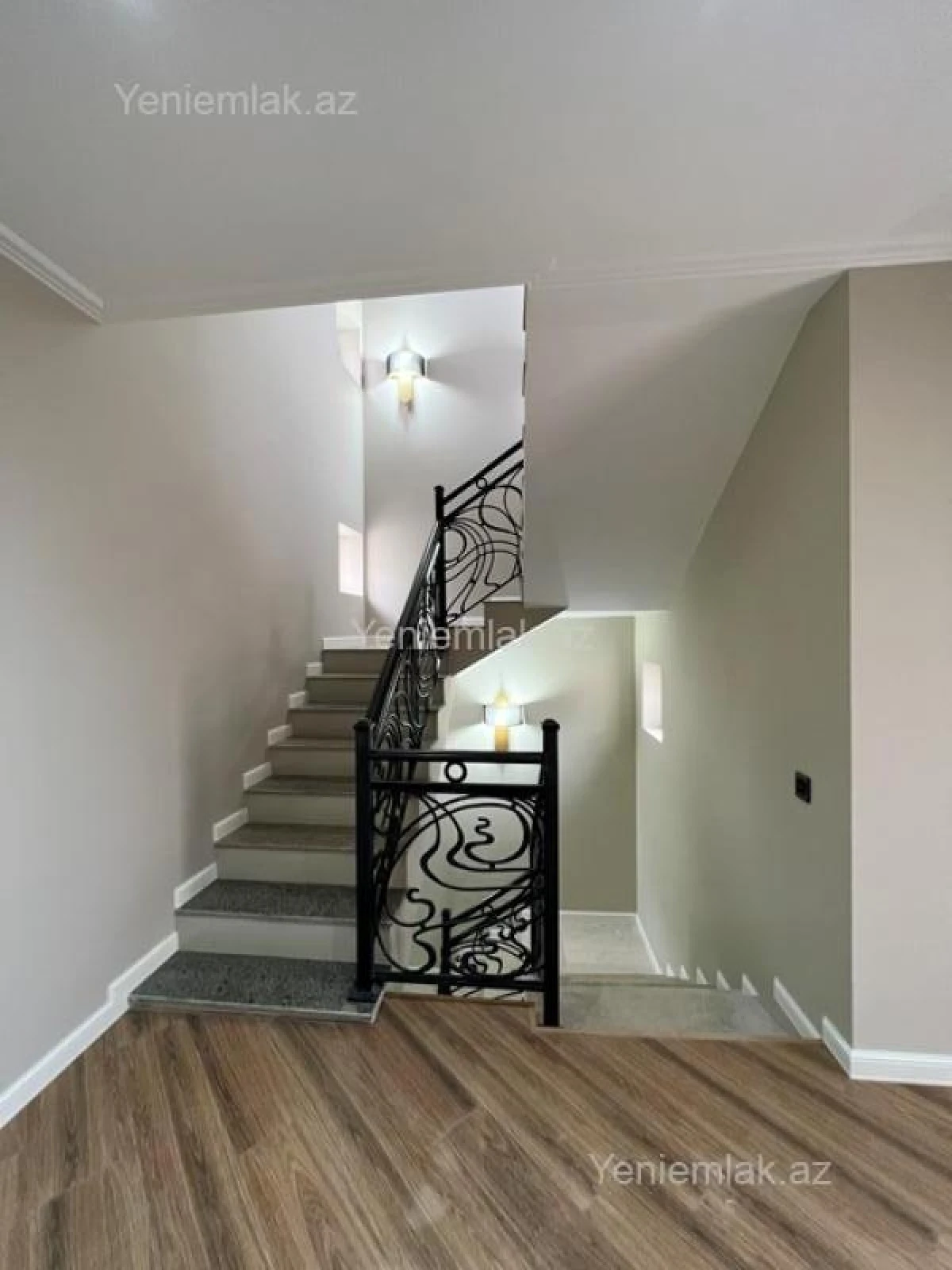 Satılır 5 otaqlı həyət evi 260 m²