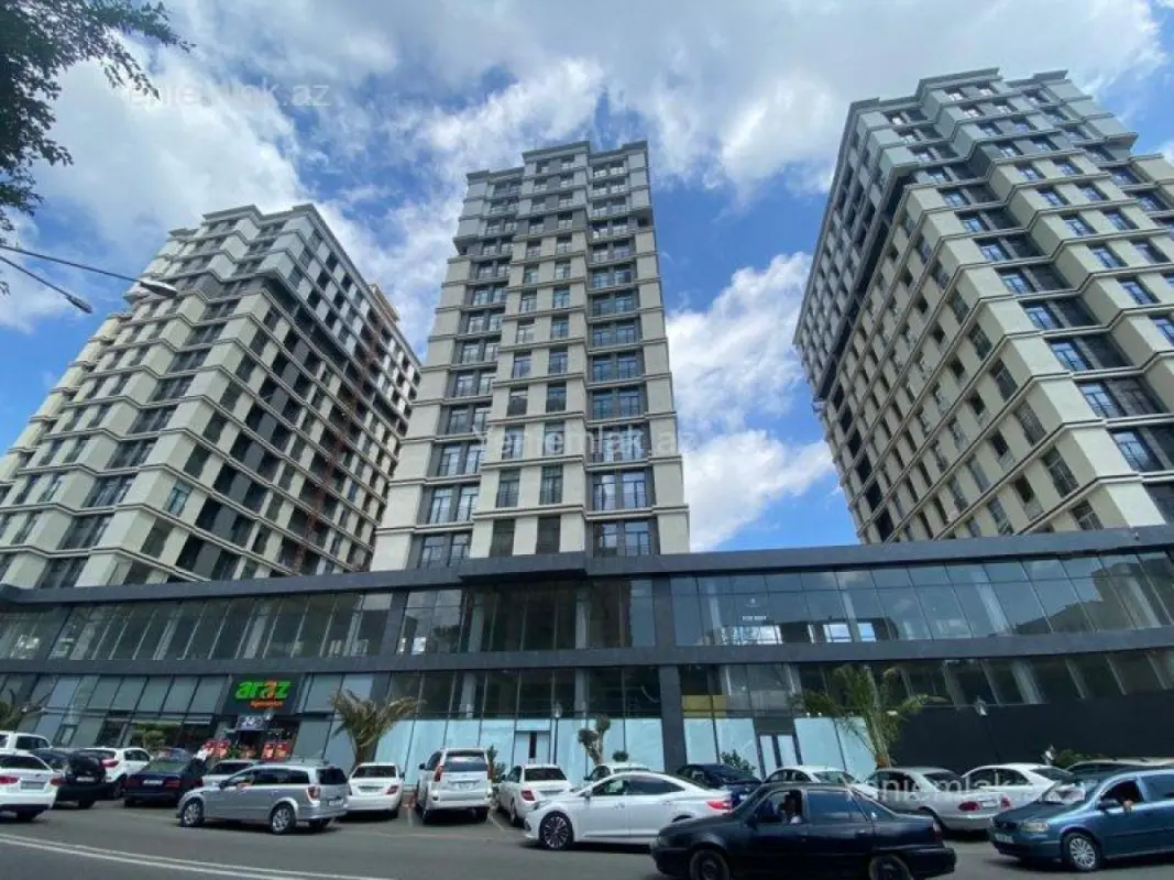 Satılır 3 otaqlı yeni tikili 130 m²