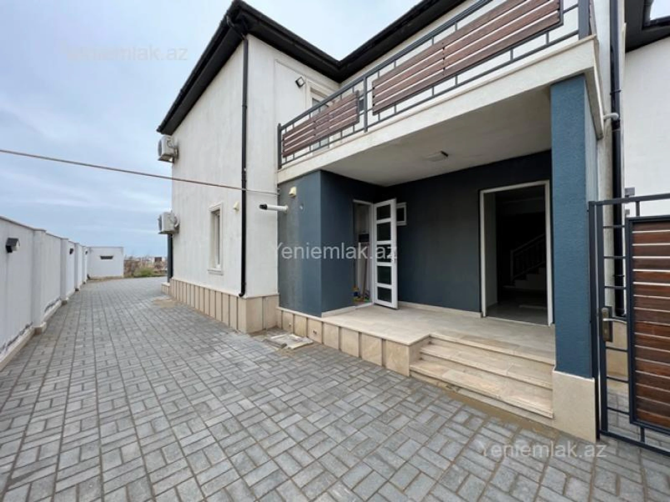 Satılır 5 otaqlı həyət evi 320 m²