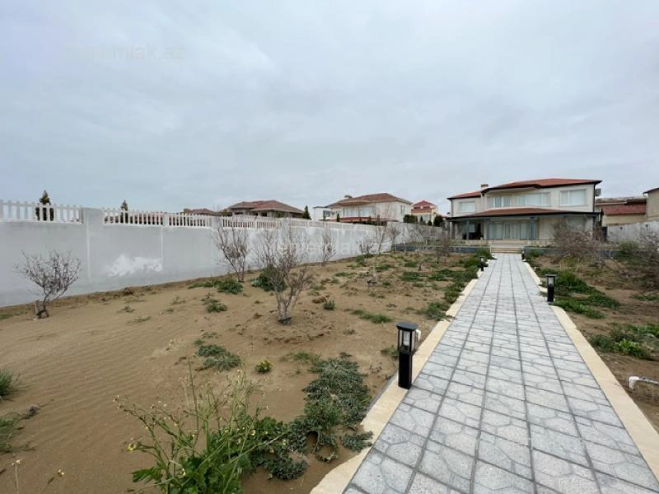 Satılır 5 otaqlı həyət evi 320 m²