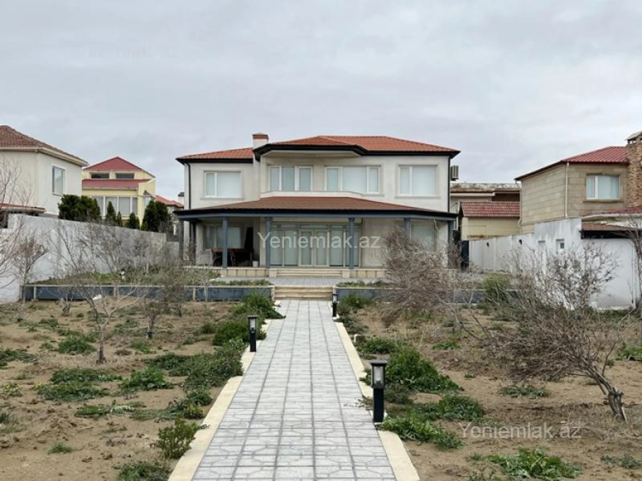 Satılır 5 otaqlı həyət evi 320 m²