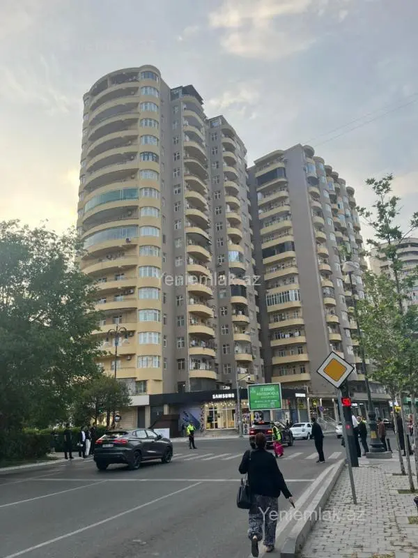 Satılır 3 otaqlı yeni tikili 130 m²