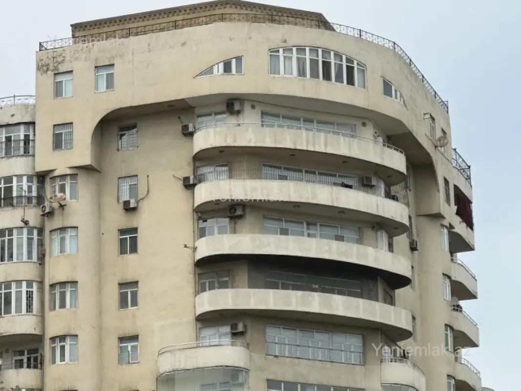 Satılır 4 otaqlı yeni tikili 300 m²