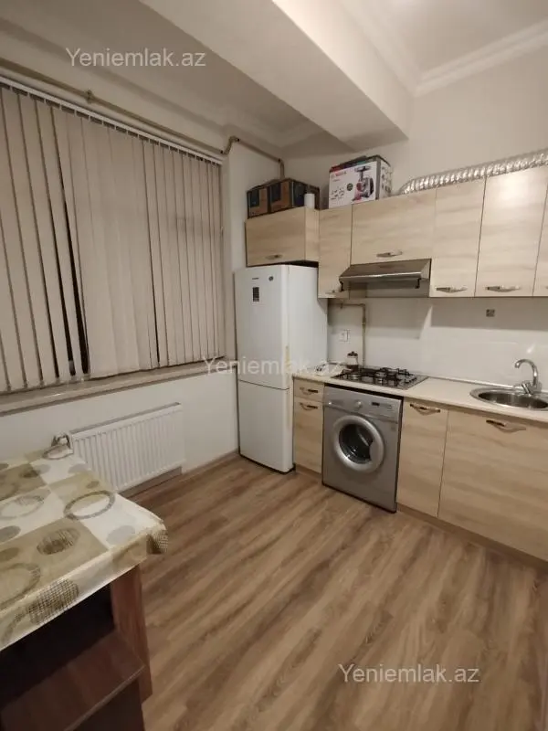 Satılır 1 otaqlı köhnə tikili 42 m²