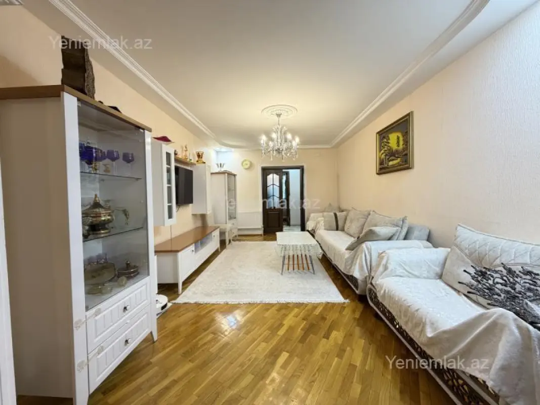 Satılır 3 otaqlı köhnə tikili 100 m²