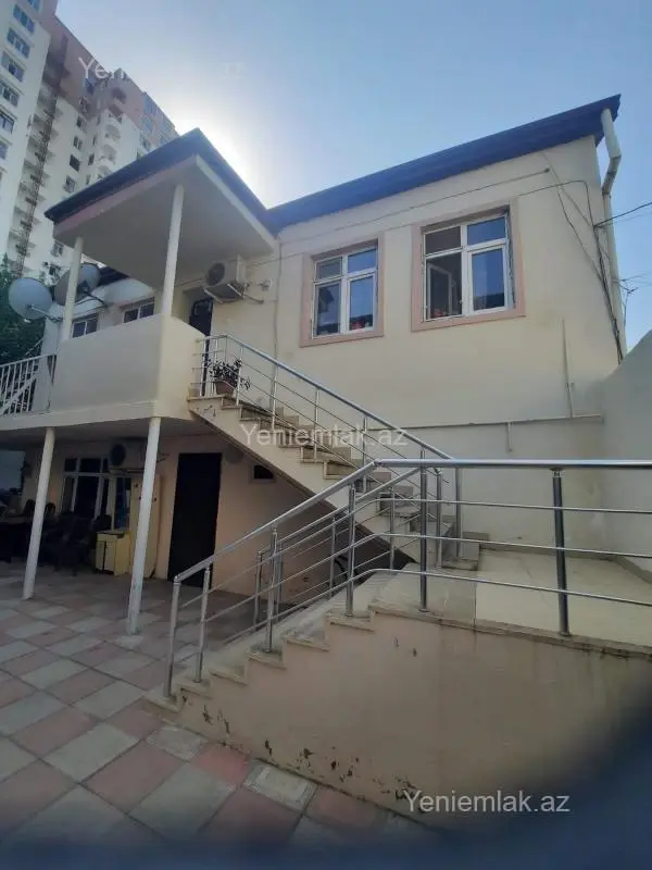 Satılır 5 otaqlı həyət evi 200 m²