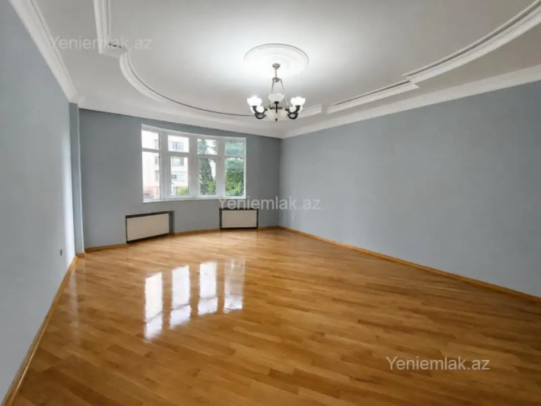 Satılır 3 otaqlı yeni tikili 132 m²