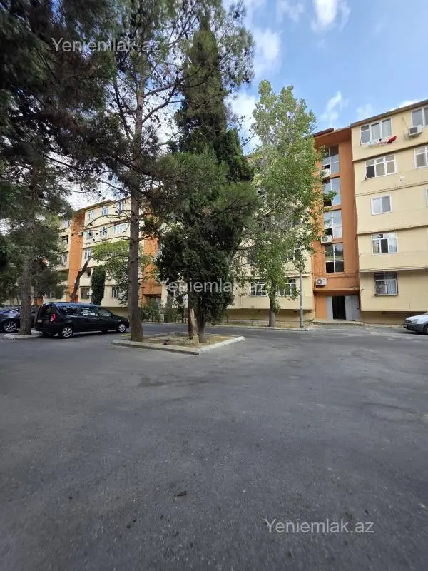 Satılır 4 otaqlı köhnə tikili 100 m²