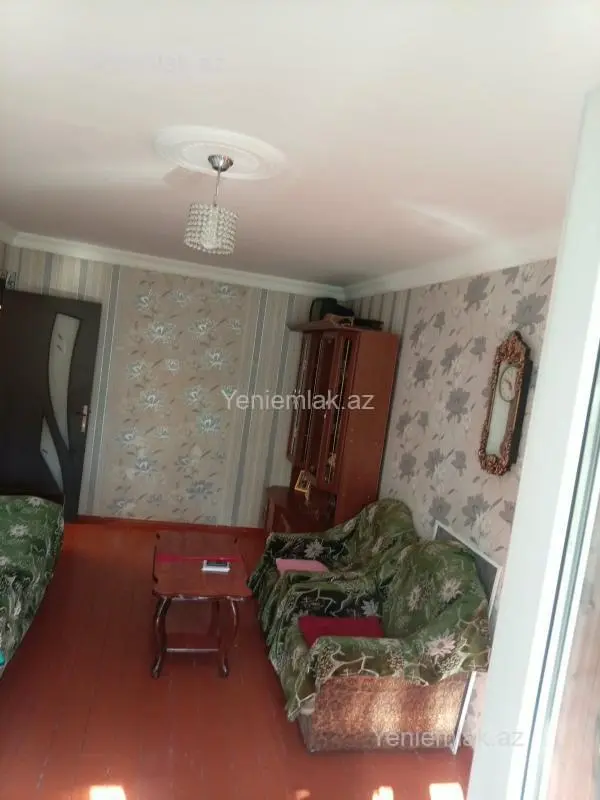 Satılır 1 otaqlı köhnə tikili 32 m²
