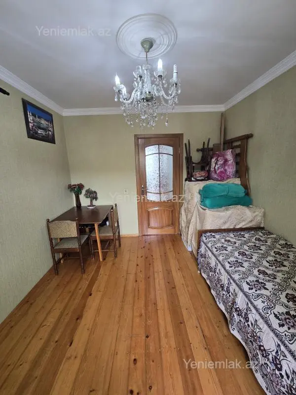 Satılır 5 otaqlı köhnə tikili 120 m²