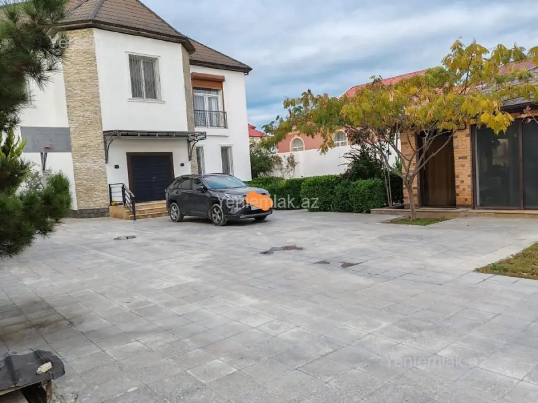 Satılır 7 otaqlı həyət evi 380 m²