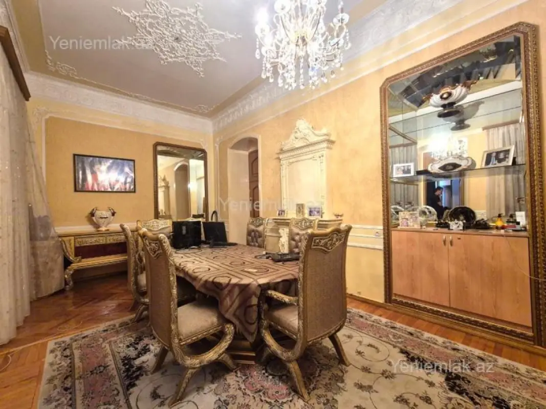 Satılır 3 otaqlı köhnə tikili 108 m²