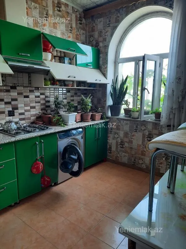 Satılır 7 otaqlı həyət evi 250 m²