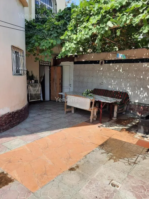 Satılır 7 otaqlı həyət evi 250 m²