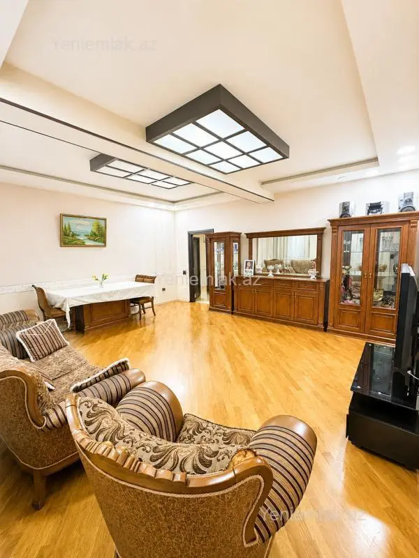 Satılır 3 otaqlı yeni tikili 123 m²