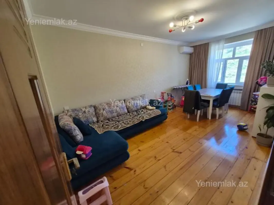 Satılır 2 otaqlı köhnə tikili 60 m²
