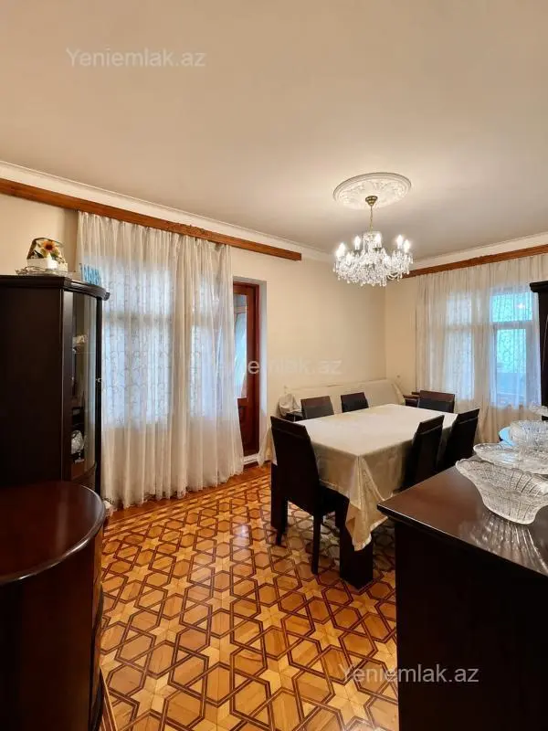 Satılır 4 otaqlı köhnə tikili 120 m²
