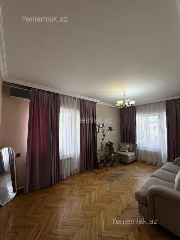 Satılır 3 otaqlı köhnə tikili 82 m²