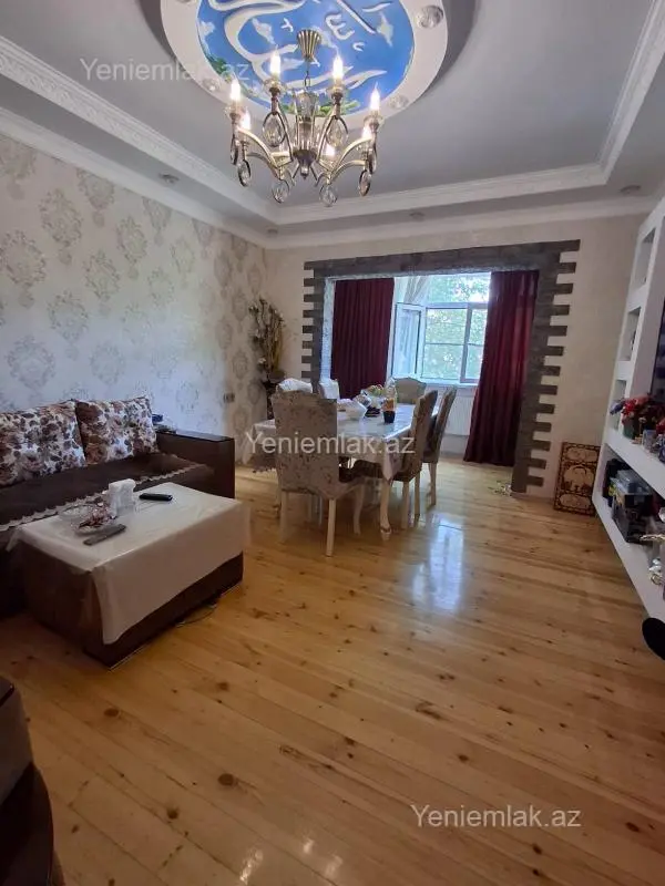 Satılır 4 otaqlı köhnə tikili 95 m²