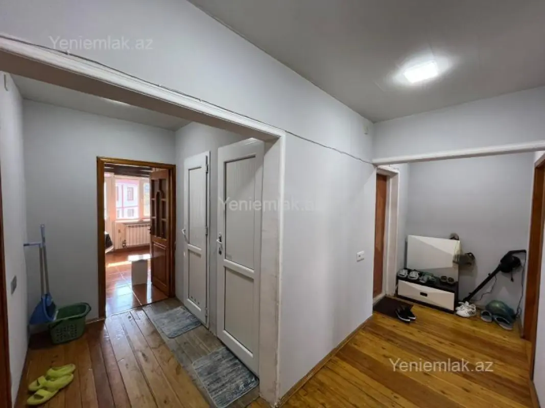 Satılır 4 otaqlı köhnə tikili 105 m²