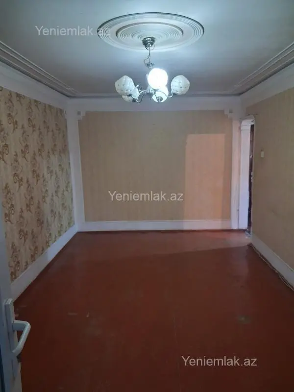 Satılır 1 otaqlı köhnə tikili 33 m²