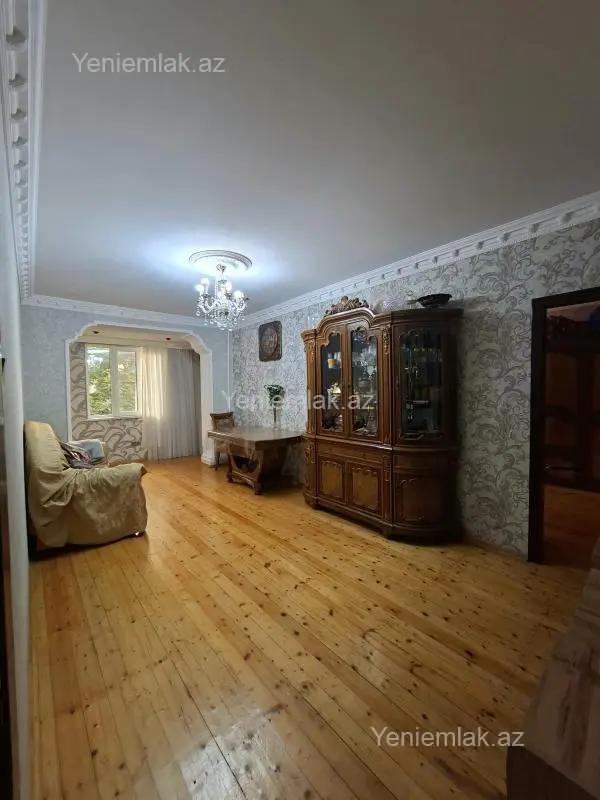 Satılır 5 otaqlı köhnə tikili 110 m²