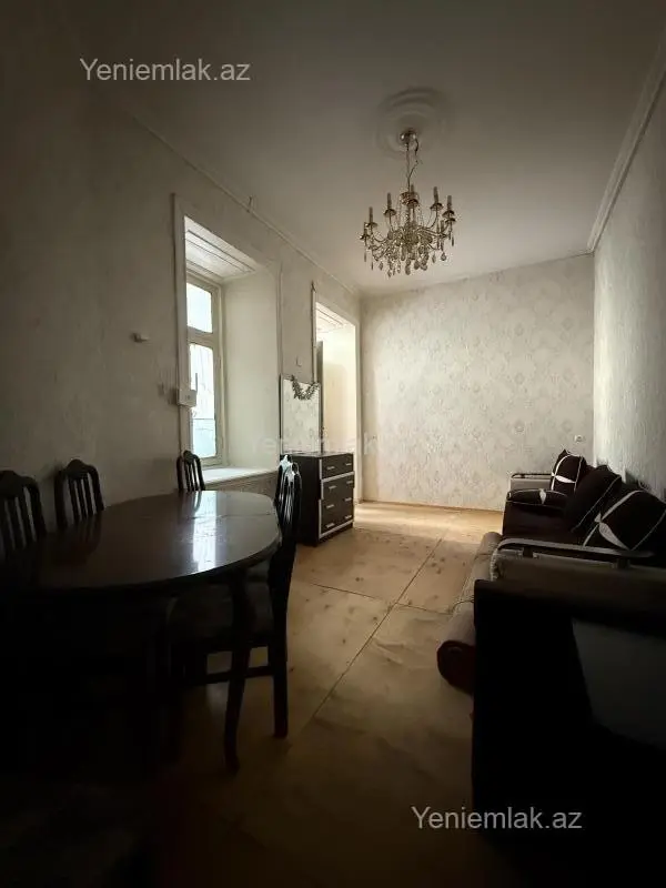 Satılır 1 otaqlı köhnə tikili 20 m²