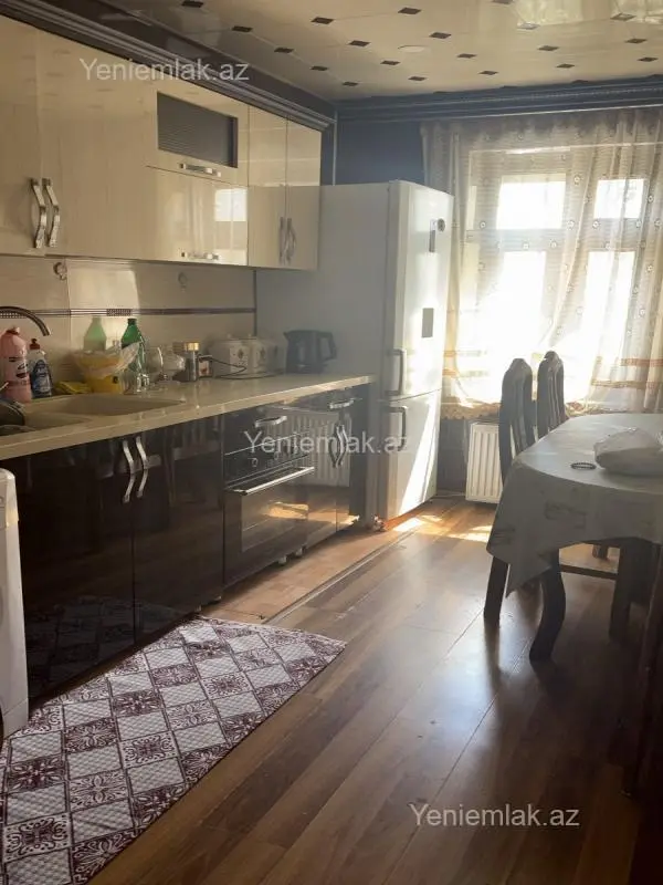 Satılır 4 otaqlı köhnə tikili 93 m²