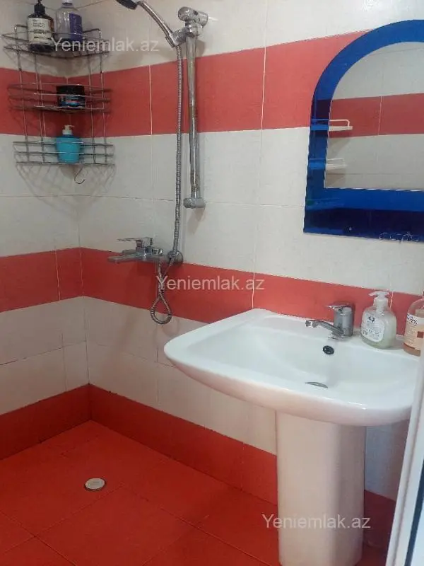 Satılır 4 otaqlı köhnə tikili 86 m²