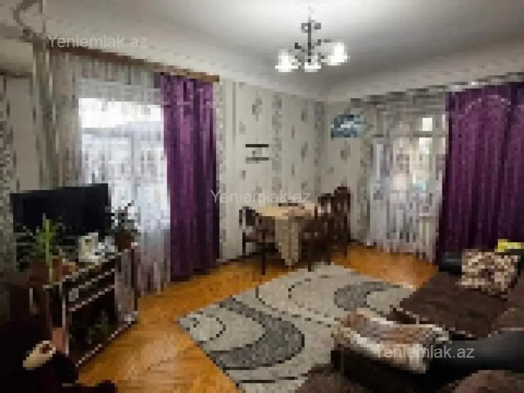 Satılır 2 otaqlı köhnə tikili 60 m²