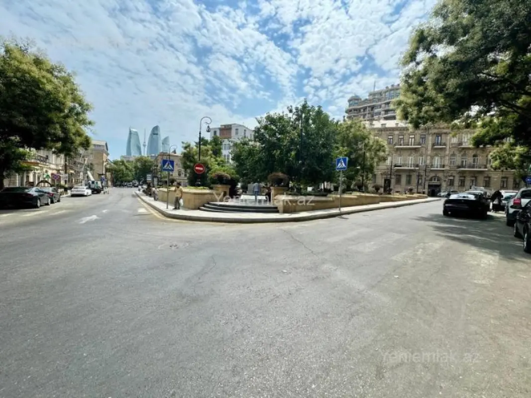 Satılır 4 otaqlı yeni tikili 200 m²