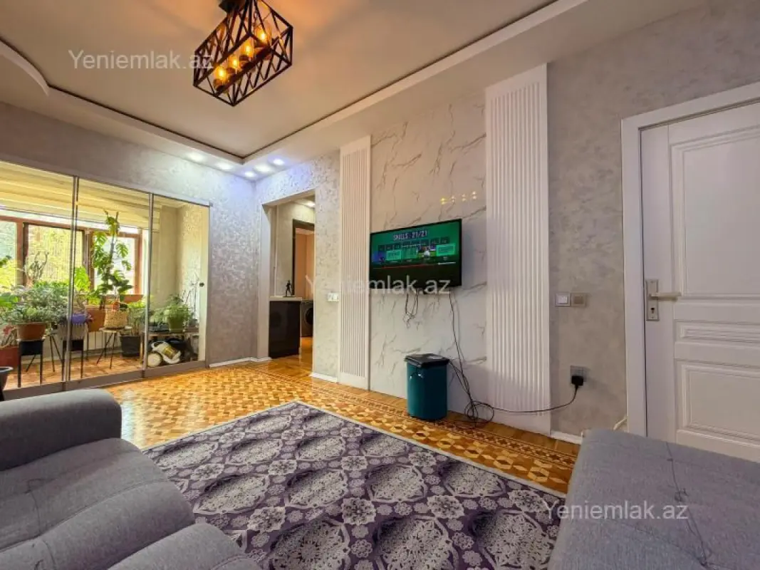 Satılır 4 otaqlı köhnə tikili 111 m²