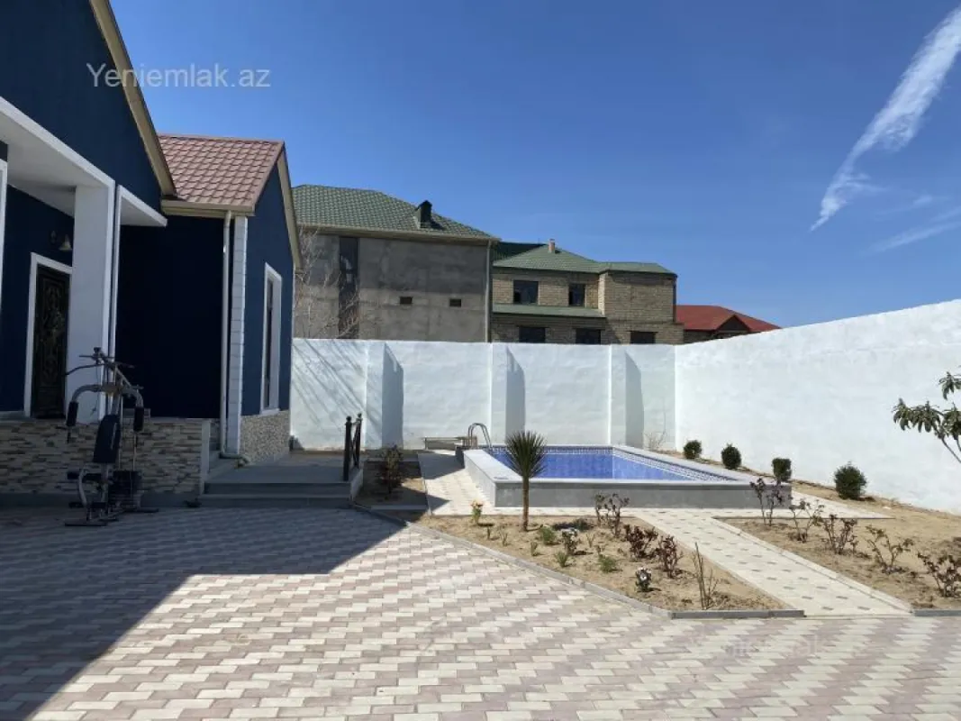 Satılır 4 otaqlı həyət evi 240 m²