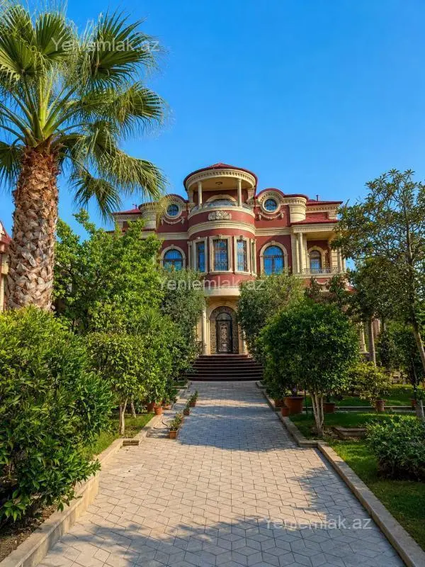 Satılır 10 otaqlı həyət evi 1000 m²