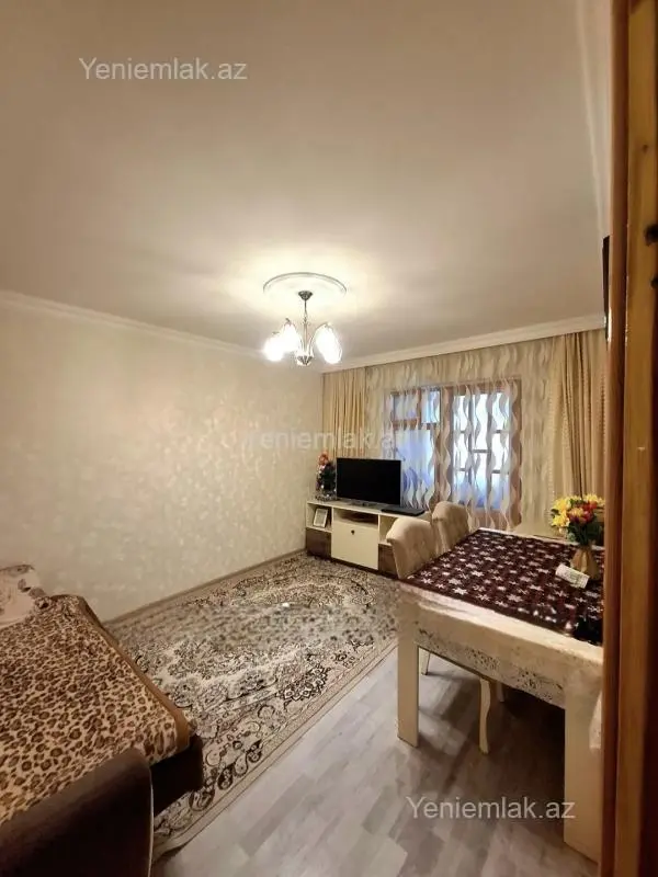 Satılır 2 otaqlı köhnə tikili 42 m²