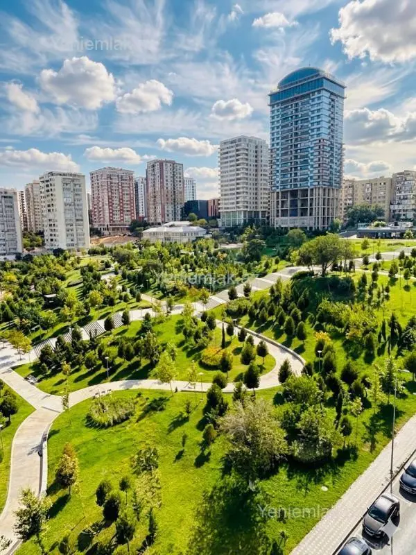Satılır 3 otaqlı yeni tikili 130 m²