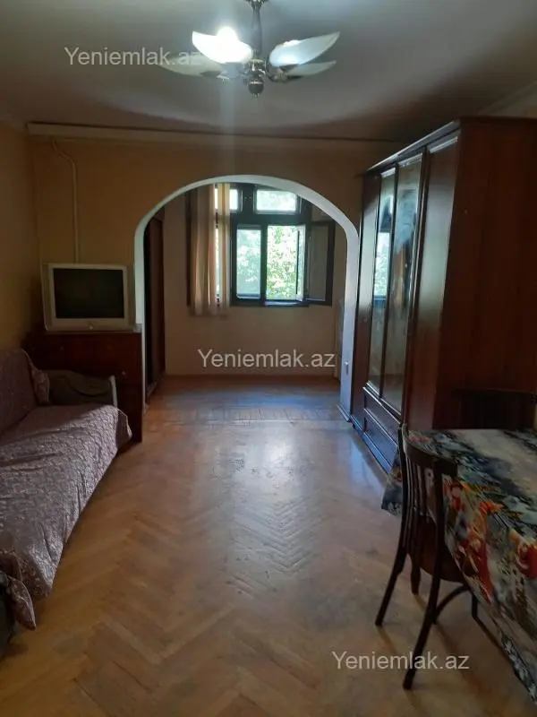 Satılır 1 otaqlı köhnə tikili 40 m²