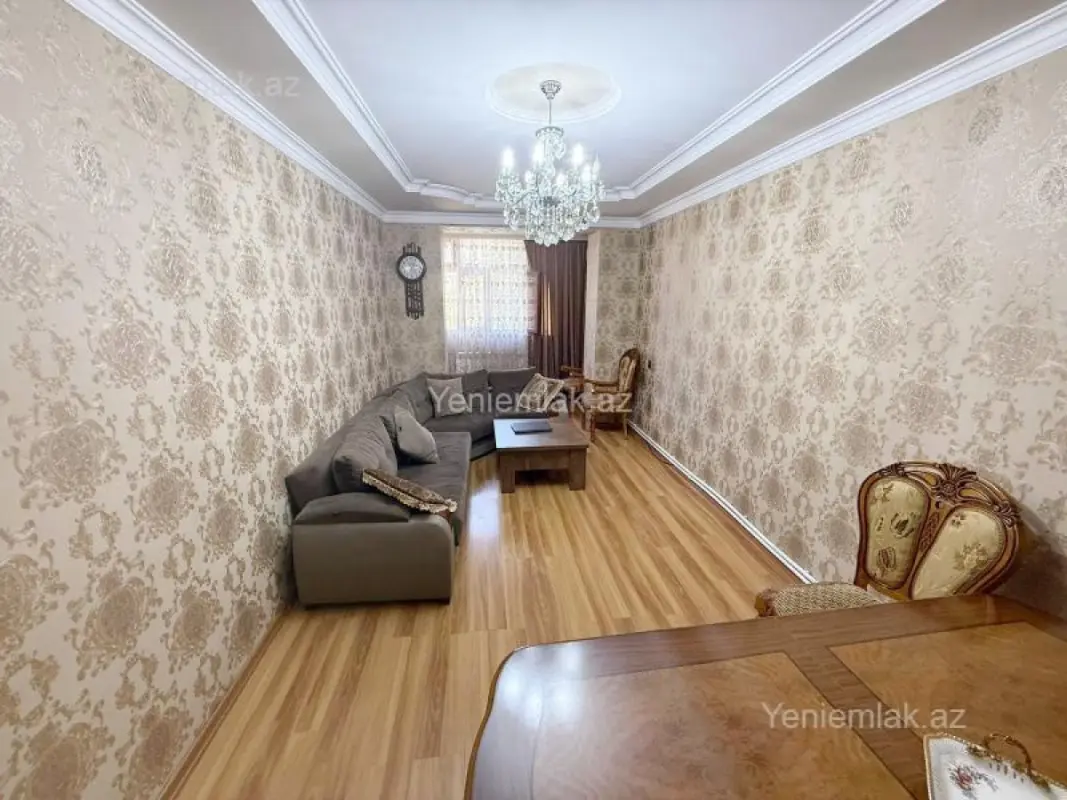 Satılır 4 otaqlı köhnə tikili 110 m²