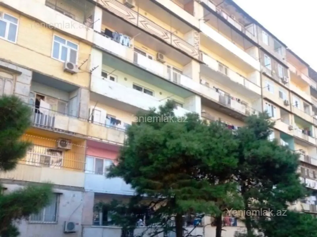 Satılır 4 otaqlı köhnə tikili 110 m²