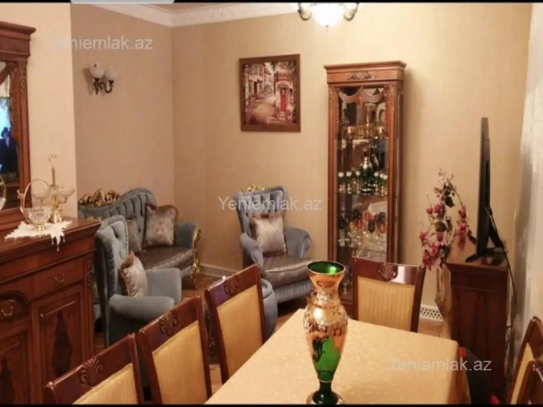 Satılır 4 otaqlı köhnə tikili 110 m²
