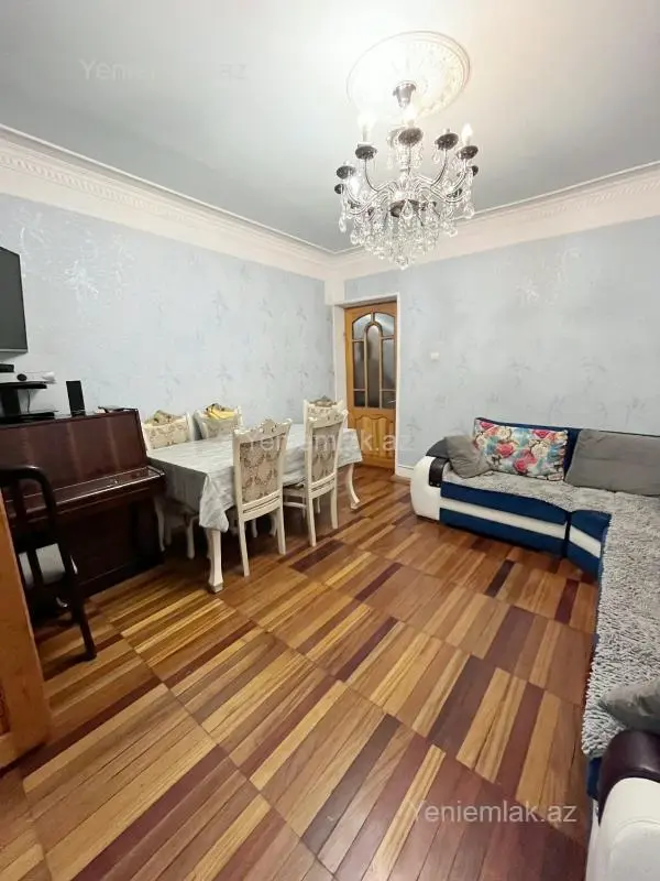 Satılır 2 otaqlı köhnə tikili 60 m²