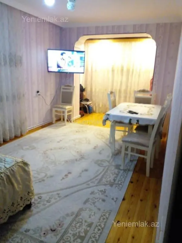 Satılır 1 otaqlı köhnə tikili 42 m²
