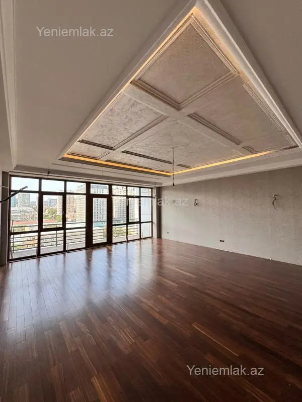 Satılır 4 otaqlı yeni tikili 200 m²